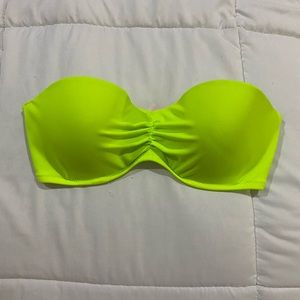 ☘️Victoria’s Secret strapless bikini top☘️